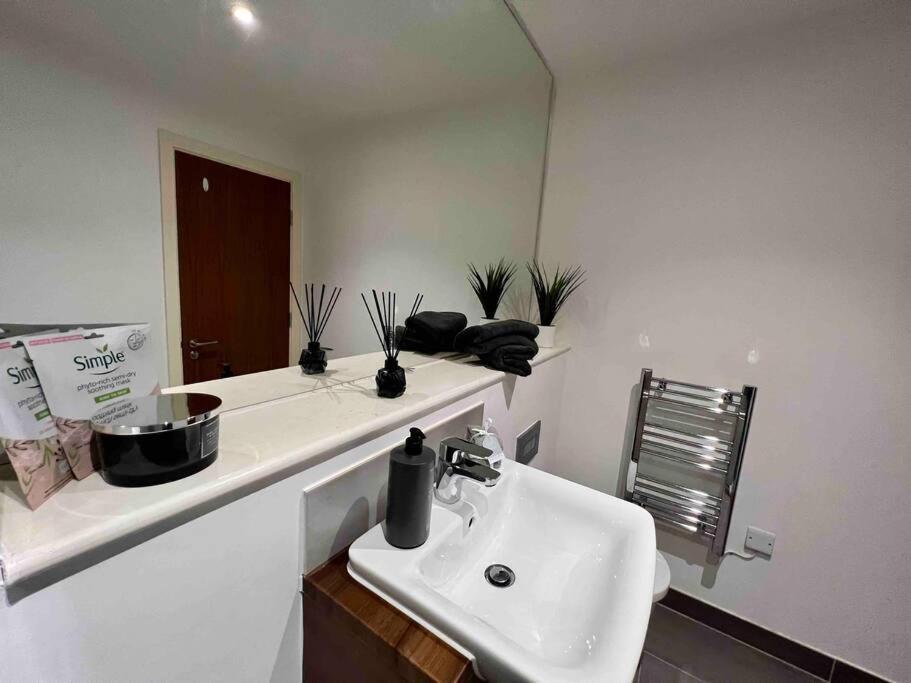 Liverpool Waterfront Apartment Exterior photo
